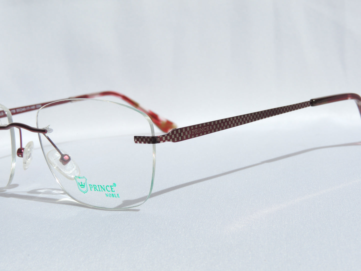 INVISIBLE TROQUELADO